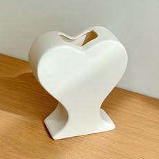 Mirnoa 心形立式室內裝飾雕塑花瓶 MMM3477, 奶油色