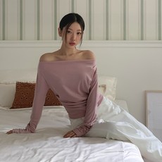 시크블랙 여성용 베느솔 오프숄더 언발 드레이핑 긴팔 티셔츠 cpt15584k47