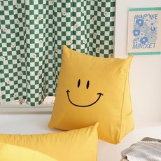 BELLELIFE 微笑刺繡三角靠墊 含枕芯