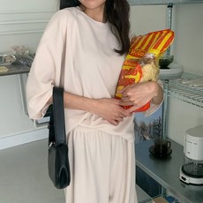 시크블랙 온리유 라운드넥 스마일 패치 반팔 티셔츠 + 밴딩 팬츠 세트 cpset3370k43