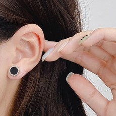 젤루나 귀안뚫는 원블랙 라운드 플랫 빈티지 심플 페이크 자석 귀걸이 P-850