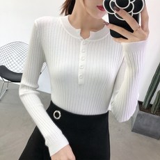 여성용 다닐레로 버튼 라운드넥 니트 CH-2212299