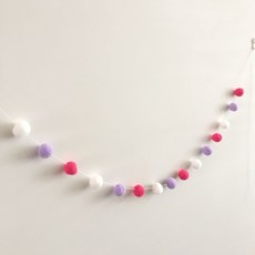 Peyto 五彩繽紛毛球掛旗 2入, 紅紫色