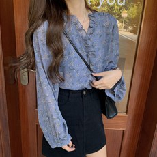 마켓에이 캐럿 브이넥 프릴 블라우스