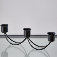 3盞蠟燭架, 黑色的