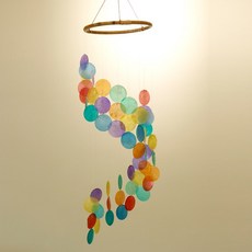 Kuching island. 風拂貝殼捕夢網, 彩虹色