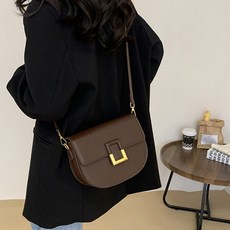 연이랜드 반달 호보 플랩 크로스백