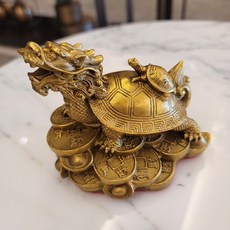 Kuching island. 黃銅龍龜, 金子