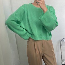 KnitNJean 女款寬鬆細褶短版自由圓領針織衫