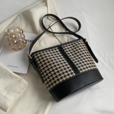 다비글로우 트렌디 숄더 체크 데일리 크로스 버킷백