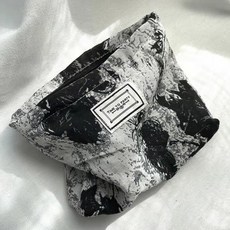 韓國 With US 女性用城市繪畫衛生棉化妝包