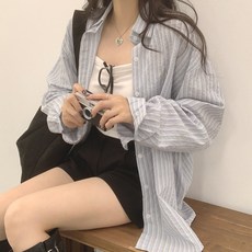 With Huilin 女款模糊吊墜條紋襯衫