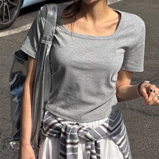 NANING9 女款 Denfvel 側邊抓皺短版短袖T恤