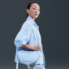 NIKE 耐吉 運動女款 Aura Artist Collection Crescent 斜揹包 4L