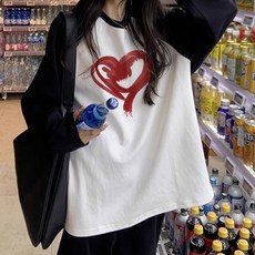 Goodif 女性愛心圖案撞色插肩袖寬鬆版街頭休閒長袖T恤