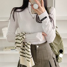 밀키버터 여성용 밀키라벨 크롭 폴라 티셔츠 MB2299