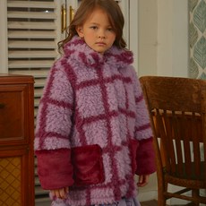 Matilda ny Vivian檢查Wai Girls的Frees Coat