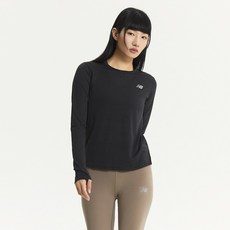 뉴발란스 여성용 Athletics STANDARD FIT 긴팔 티셔츠 WT41256