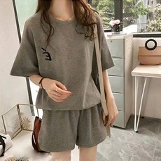 Goodif 女款E字母寬鬆短袖+短褲運動套裝