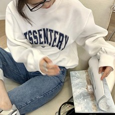 Goodif 女款字母印花寬鬆版大學T