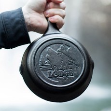 LODGE 野生動物系列 電磁爐適用鑄鐵露營煎鍋 美國製 狼, 1個, 17cm