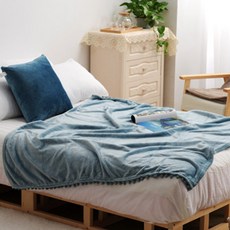 毛球點綴天鵝絨毯