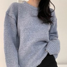 女款圓領寬鬆版型針織衫