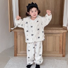 C 蕾絲滾邊花朵睡衣上下套裝