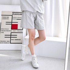 BBAEBBAE 女款鬆緊腰帶輕量運動四分短褲