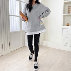 TEETAK 女款大尺碼日常寬鬆V領卡通標籤微笑圖案層次感刷毛T恤