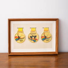 Soulrich 珍貴紀念獎牌收納相框 3枚獎牌展示, 1個, 柚木色