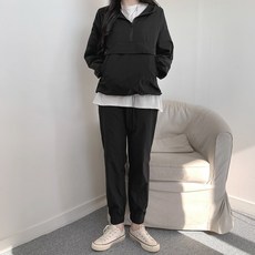 Cotton Closet 女款輕薄防風連帽上衣 + 運動束口褲兩件式套裝