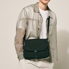 JillByJillstuart Youth Buckle 斜揹包, 黑色