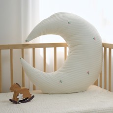 lolbaby 嬰兒絎縫月亮抱枕, 櫻桃白