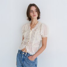 벰버 PUFF SLEEVE LACE POINT BLOUSE