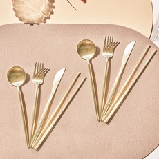 달팽이리빙 퀴진드마망 클래식 커트러리 2인 세트, 무광골드, 숟가락 2p + 젓가락 2p + 포크 2p + 나이프 2p, 1세트