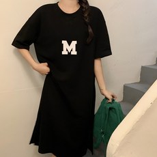 구디프 M레터링 슬릿 루즈핏 원피스