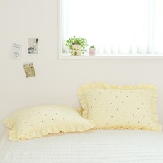 The Zari 奶油水洗花園荷葉邊刺繡絎縫枕頭套