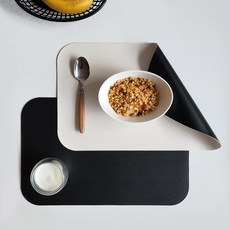 ade.l 皮革餐墊 2入組, 白色 + 黑色, 寬 428mm x 長 420mm x 厚度 1.8mm, 2個