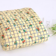 Lily Fabric 鋪棉 愛心鋪棉 格紋 花朵 印花 家飾 Merry Me格紋 包包布料, 黃色, 1個