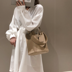 Daviglow 女用柔軟大容量休閒斜背肩背包, 象牙白