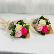 人造花小花束2件組, 3 支康乃馨，混合粉紅色