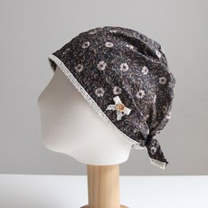 Vavisoo 花園緞帶鈕扣三角蕾絲頭巾