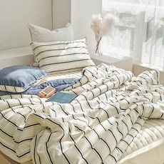 BAZAAR The Lines 無塵薄被, 海軍藍