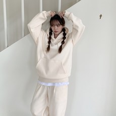 Tomatofactory 女款寬鬆日常素色刷毛連帽T恤