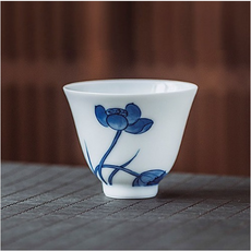 Kyungdeukjin青花荷葉茶杯, 白+藍, 1個