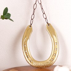 Kuching island. 招財黃金工藝品