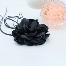 Bidan-gil Ksilla 玫瑰頸鍊