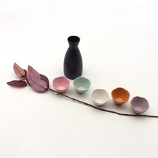 達紹金 韓國製陶瓷霧面花瓣粉彩酒瓶組, 1套, 德利酒壺 + 酒杯 5個