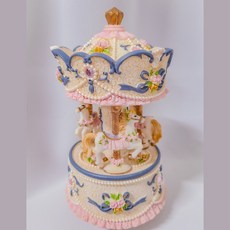 Bondesignlab旋轉木馬桃子音樂盒 NO LED, 淺褐色的